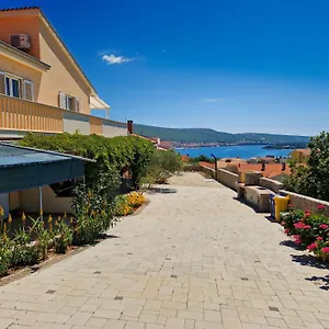 Sandra , Kornić Croazia